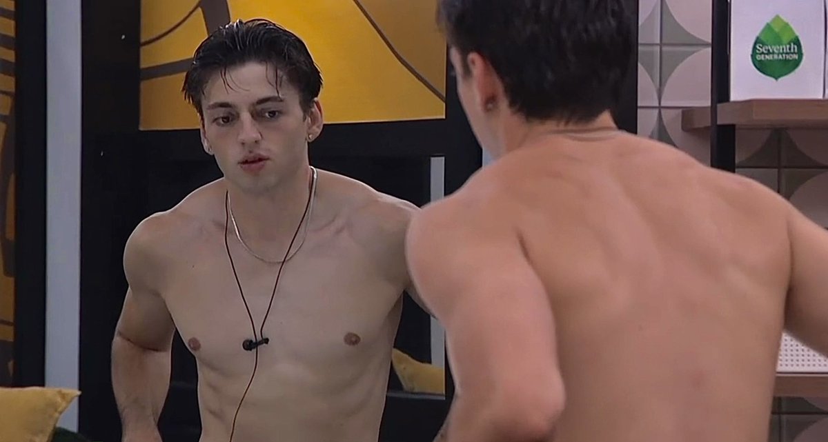 LuluForBB's tweet photo. Another wet hair Drew moment spotted. Drewthers is this look doing it for you?! #bb28 https://t.co/tmhxAKCHLA