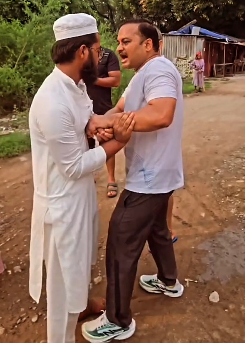 TheMuslim786's tweet photo. BJP leader Sanjay Singh Chauhan harassed a Muslim youth, accusing him of offering Namaz and promoting religious fanaticism, even though the young man was not actually praying.

It is worth noting that offering Namaz is being portrayed as a crime and Muslims are being targeted—a trend that has now become normalized.