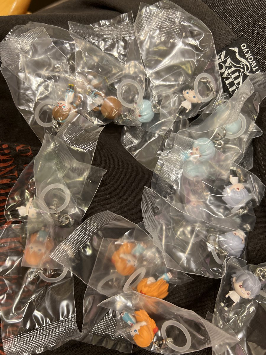 cho__aire's tweet photo. 総本店でエヴァめっちゃ回せた🥰🥰
友達の分も回せたから満足 https://t.co/VX0OrDNtcz