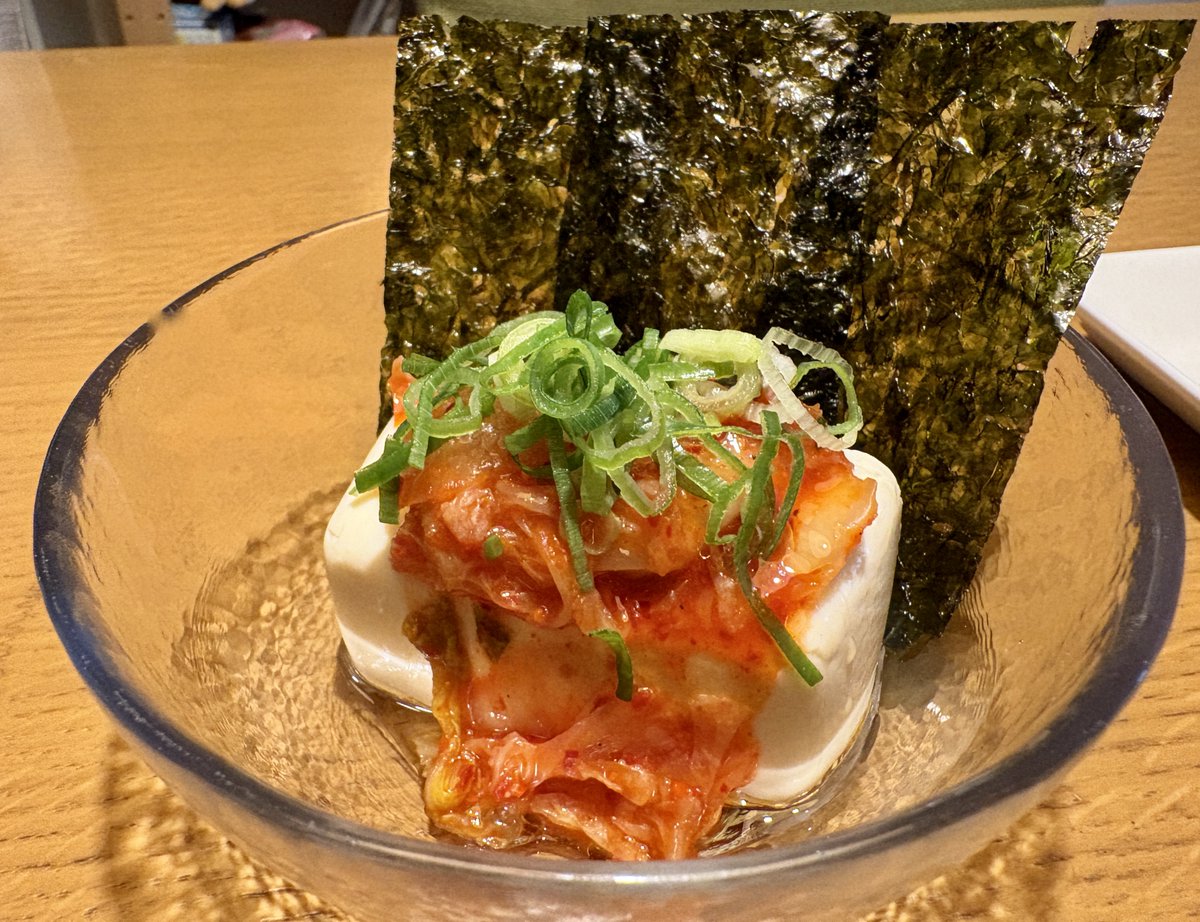 erodennin's tweet photo. こんばんみ〜😁 #昼ごはん 焼き餃子・ピリ辛春雨炒め(キャベツ挽肉再利用)・キムチ奴・胡瓜塩昆布大葉和え😋酢胡椒・酢醤油の2種で餃子堪能、キムチ奴は韓国海苔で包んで旨し。ゴチした #料理好きな人と繋がりたい #料理好きと繋がりたい #X家庭料理部 #お腹ペコリン部 #おうちごはん #俺流メシ #自炊 https://t.co/7Ah3wyl2ap