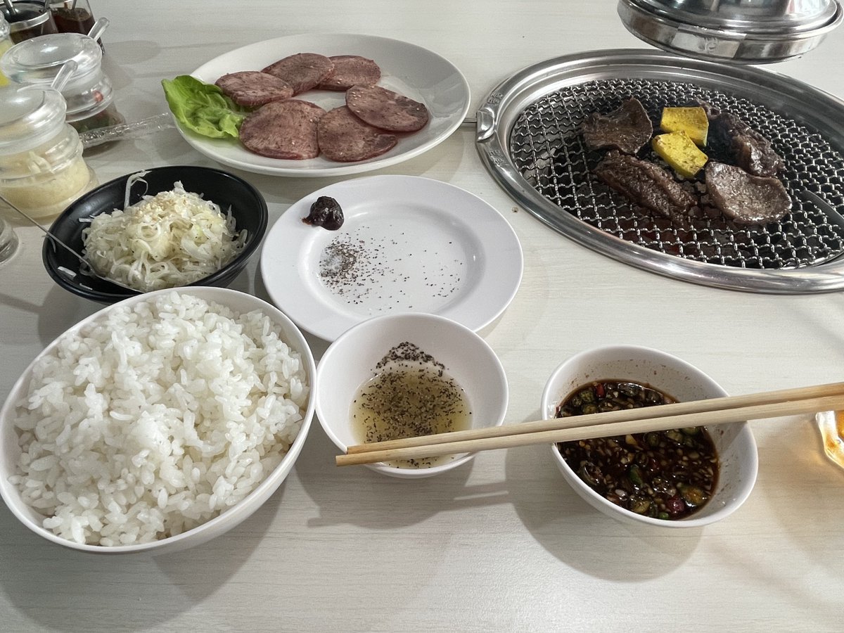 NiiNEWORKS's tweet photo. 人生初の一人焼肉😎
連勤明けの自分を最大限に甘やかします！ https://t.co/9adqbWWmim