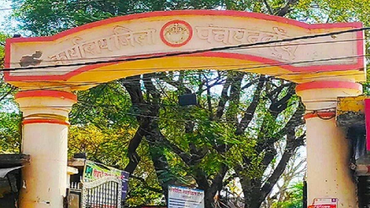 samarneeti's tweet photo. #UPNews

- क्या बांदा में 2021 से पहले जैसे हालात! तहबाजारी के नाम पर खुलेआम गुंडाटैक्स वसूली 
- गिरवां, मटौंध और जसपुरा में वाहनों से हो रही वसूली
- जिला पंचायत के एएमओ अरविंद मोहन ने स्वीकारा उनके पास भी आ रहीं शिकायतें
पूरी खबर नीचे लिंक में.. #समरनीतिन्यूज  

#BandaNews #BandaPolice  #rangdari @DM_Banda1 @UPGovt  @RBLDineshSingh @swatantrabjp