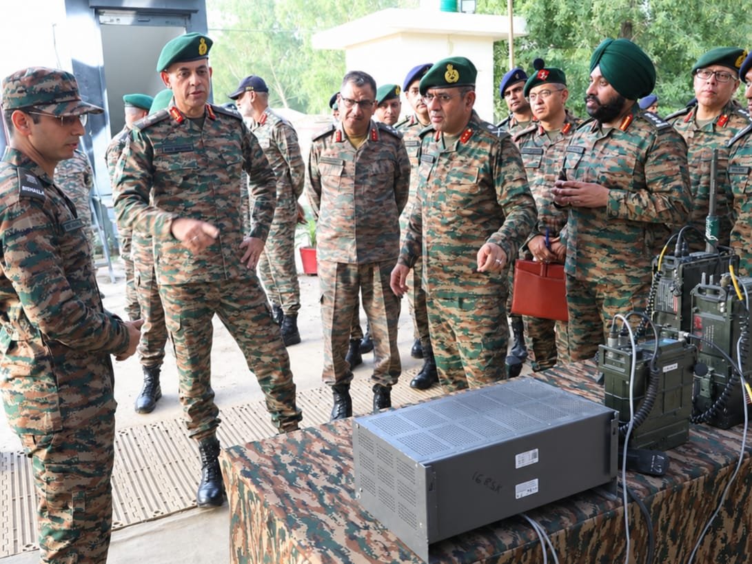 SWComd_IA's tweet photo. Operational Readiness. Mission Focus.
Lt Gen Mohit Malhotra, AVSM, SM, GOC-in-C, #SouthWesternCommand, visited forward locations of #AmoghDivision to review operational preparedness. The #ArmyCommander was briefed on operational deployments, area dynamics and #TechAbsorption initiatives aimed at enhancing operational effectiveness and strengthening logistic capabilities. Interacting with troops, he commended all ranks for their exemplary professionalism, unwavering vigilance and steadfast commitment to maintaining the highest standards of operational readiness in defence of the Nation.
#SaptaShaktiCommand
#IndianArmy
#NationFirst
#OperationalReadiness
@adgpi
@PRODefRjsthn
@SpokespersonMoD