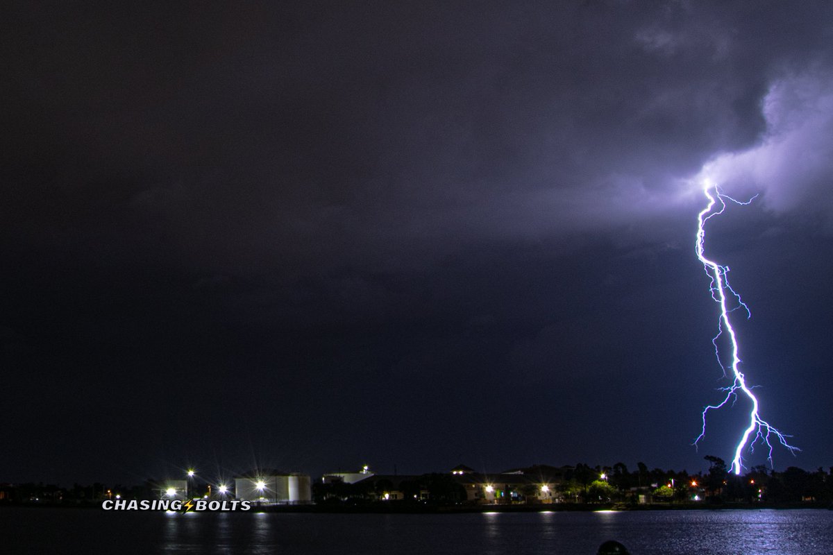 ChasingBolts's tweet photo. Friday night Bolts from the Panama City Marina. https://t.co/zVt78oMtl0