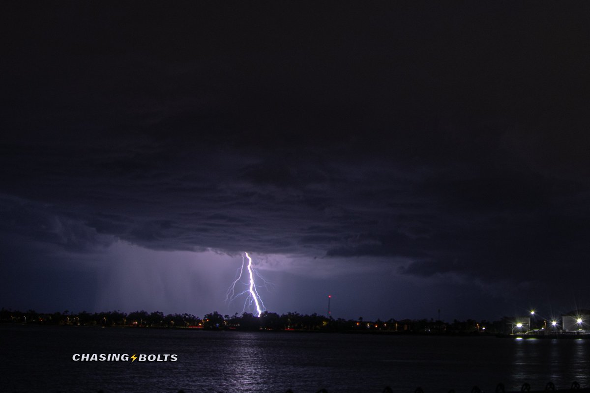 ChasingBolts's tweet photo. Friday night Bolts from the Panama City Marina. https://t.co/zVt78oMtl0