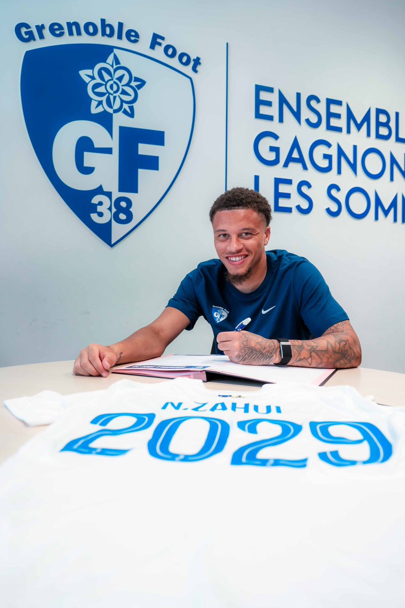GF38_Officiel's tweet photo. ✍️ 𝗡𝗲𝘀𝘁𝗮 𝗭𝗮𝗵𝘂𝗶 𝗽𝗿𝗼𝗹𝗼𝗻𝗴𝗲 𝗷𝘂𝘀𝗾𝘂'𝗲𝗻 𝟮𝟬𝟮𝟵 !

Le GF38 est heureux d’annoncer la prolongation de contrat de Nesta Zahui jusqu’en 2029 !

#GF38 https://t.co/s5x5DowhDM