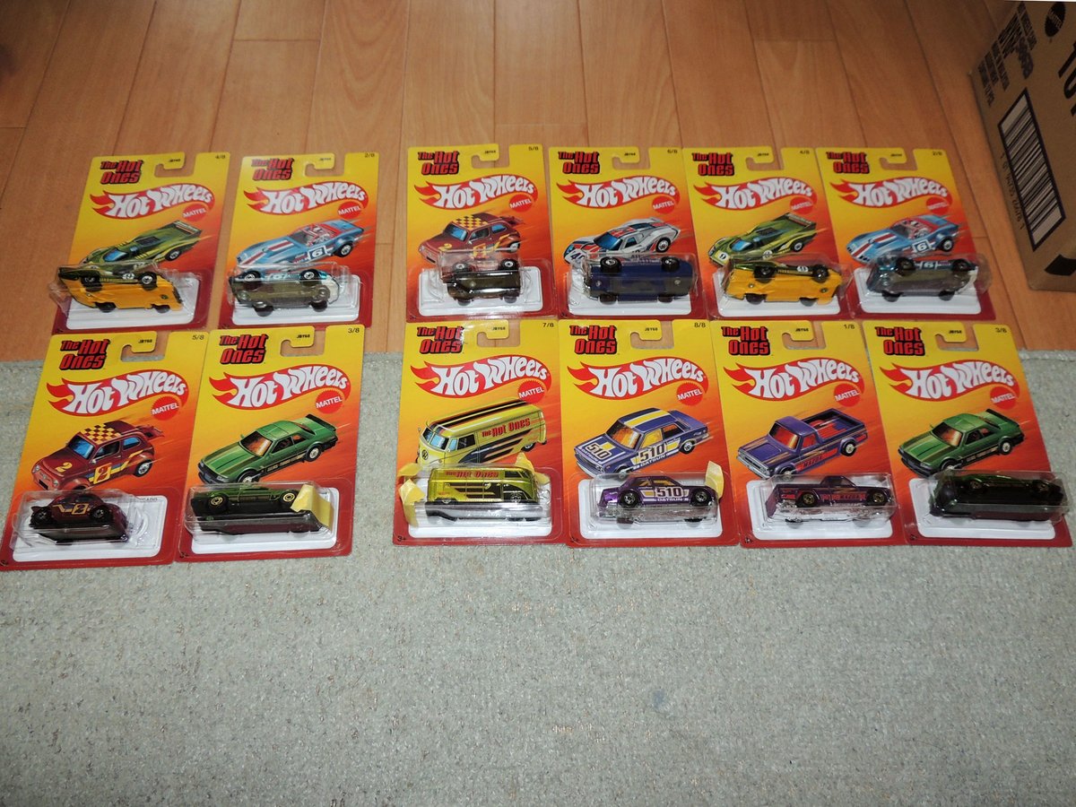 うちにもホットワンズ通販分が届きました。バスのブリスター内の遊びが