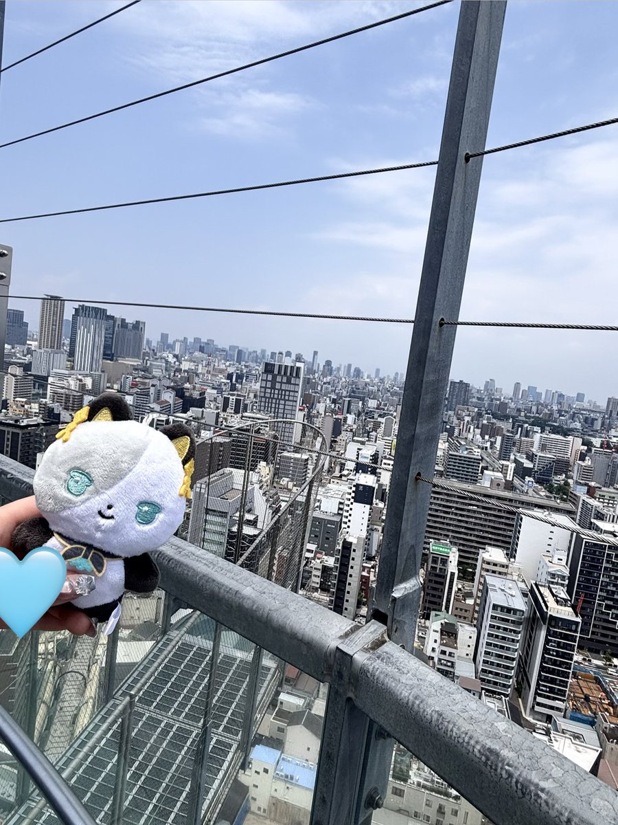 omu_1412's tweet photo. RIDDLE小会議ハズレたから、まるたうんと2泊3日の大阪旅行！

届くの間に合ってよかった！ぷいちーすぎる🤍

通天閣、登るだけと思ったらフォトスポット強制でびっくり。1人でとってもらった。 https://t.co/Mh2m4kYdvI