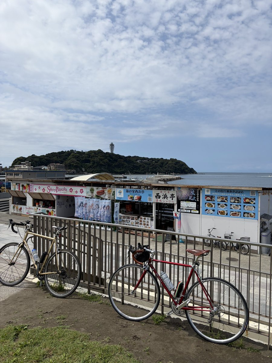 noicycle's tweet photo. 曇り予報だったので海に行けるチャンスと思い朝一で仲間と江ノ島へ🚴
境川から帰りは相模川経由で、結局晴れてめちゃくちゃ暑いライドになりました🥵 https://t.co/TambXGFam6