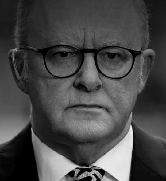 TruthdriverOn's tweet photo. The #PutridPM Albanese gets booed at the footy in Canberra!
People hate the bloke!!!
Just resign you grub!!!
#auspol #ALP https://t.co/2CKg0ImAgj