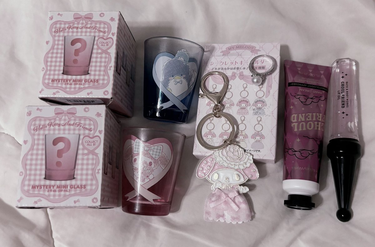 melodyynjm's tweet photo. (˶ˆᗜˆ˵)$ 53.00 casual haul!! I saw these sanrio glasses and got SO exited I went back and paid for one to make sure I got melody.
#kleptotwt #borrowingtwt https://t.co/nlMjR0UDEu
