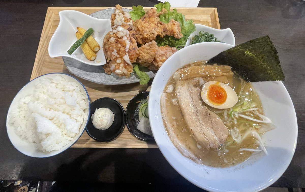 _Q_Y's tweet photo. 今日のランチはダイニングわこうさん🍥

ザンタレ定食しそおろしポン酢ザンギにしおラーメン普通盛り変更

腹パン間違いなしセット🫄🏻
ざっくざく衣のザンギとしそおろしポン酢おいしい
ラーメン普通盛りにしてちょっと舐めてた
残しちゃってもお持ち帰りできるのも神

ご馳走様でした🍜 https://t.co/Vkin3IuIxL
