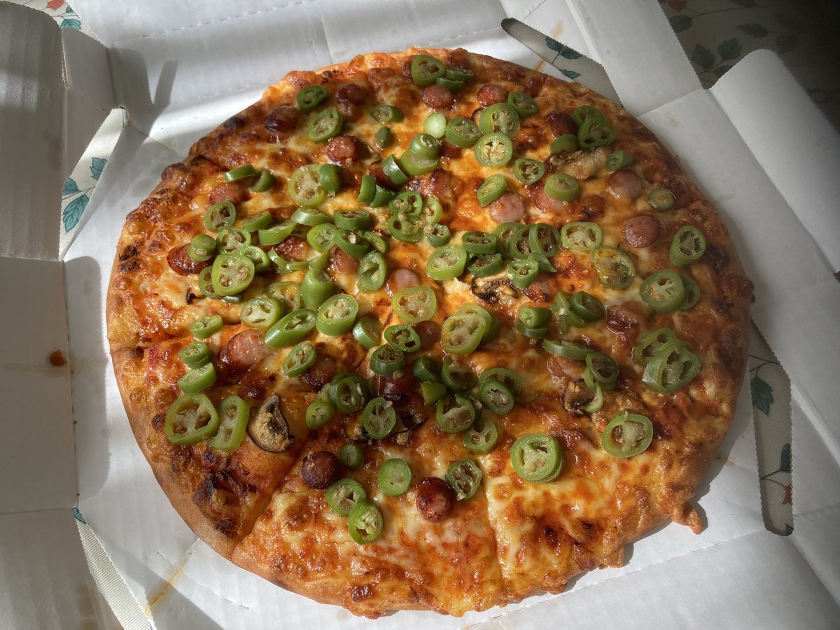 Nilgiri0912's tweet photo. 【覚醒5倍】セラーノペッパーM 2,650円

#PIZZALA に激辛ピザがあったことを思い出してオーダーしました🍕

久々でしたが、程よい辛さで美味しかったです☺️

ご馳走様でした😊🙏✨ 

#ピザーラ https://t.co/x0Ev7y923p