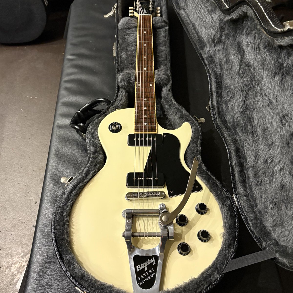 mojo_guitars's tweet photo. Gibson Les Paul Special 
2007年製
BIGSBY取り付け済みです

https://t.co/mf1D0XVyCn
https://t.co/EoMq0uEh7F

MOJOGUITARSでは楽器の買取・委託も承っています
お気軽にお問い合わせくださ�� https://t.co/bWkC72A7Yg
