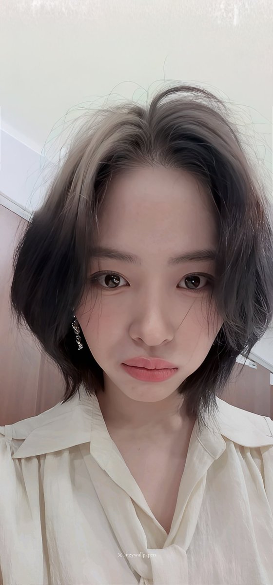 ITZY Wallpapers tweet media