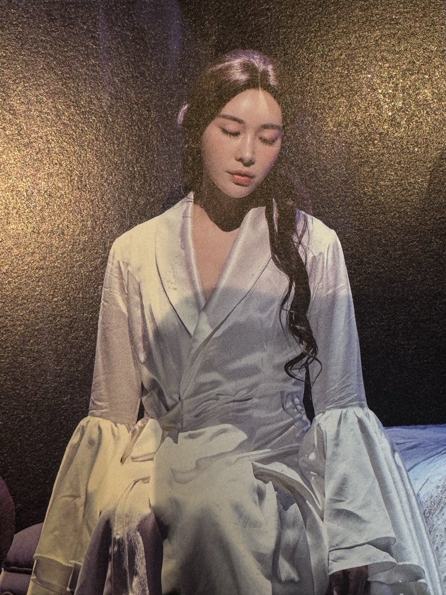nroreeee's tweet photo. 샤롯데 엔제리너스에서 만난 플북 속 선아언니🩵 https://t.co/nYYCauY202