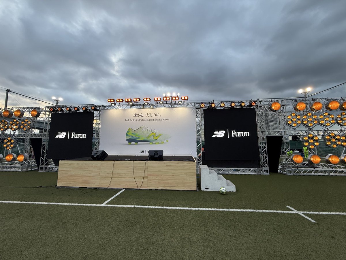 Playerapp_sc's tweet photo. New Balance Football『FURON v9 Launch Event』
会場全体の雰囲気をお届け🎥
このあとは次世代プレーヤーによる特別マッチが行われる⚽️
#NewBalance #FURON #FURONv9 #高校サッカー #NBFootball #paperboy https://t.co/HVpZUnNtOK