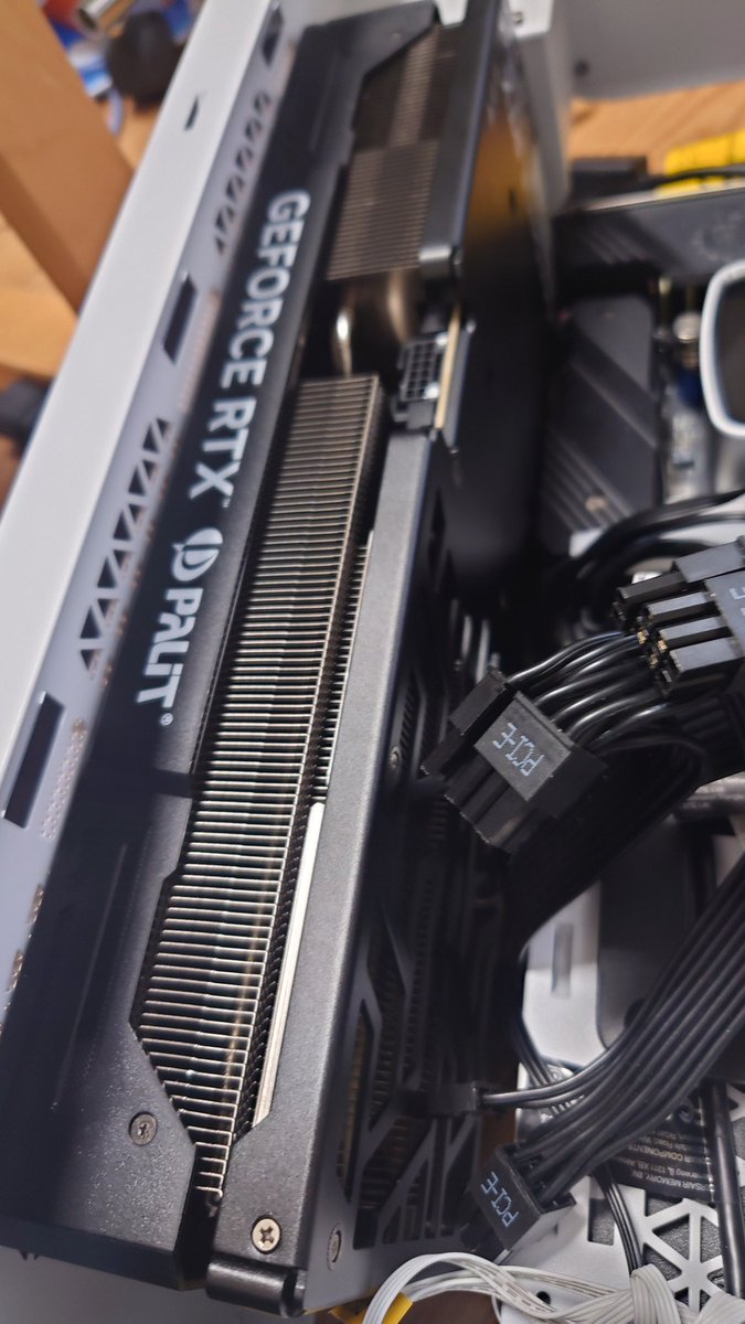 お疲れ様でーす！ うふふ… Sapphire RX6800 NITORO+から Palit RTX
