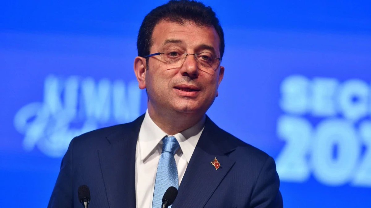 frekanstr_'s tweet photo. Ekrem İmamoğlu:

"Bu hükümet, Erdoğan ve partisi %20’ye düşecek. 

Cumhuriyet, demokrasi ve adalet mücadelesinde; halkımızın, bu kara düzene karşı olan partilere desteği en az %70’i bulacak. 

Bu bir iddia değil, daha fazlası…

İşte tam da bu yüzden hesaplarım kapatılıyor. Ama ne fayda; su akar, yolunu bulur."