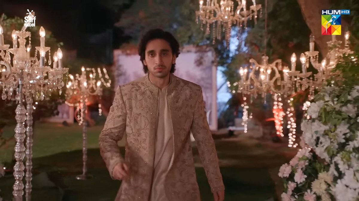 anandhivenkat4's tweet photo. The eyes, the hair and the walk...Hamza nailed this part👏🏻
The Ranbir Kapoor moment of Hamza Sohail✌🏻
NEVER STOP WALKING OUT OF THE WEDDING HAMZA SOHAIL!!!

#DekhZaraPyarSe #DZPS 
#YumnaZaidi #HamzaSohail https://t.co/K6rtugEBBE