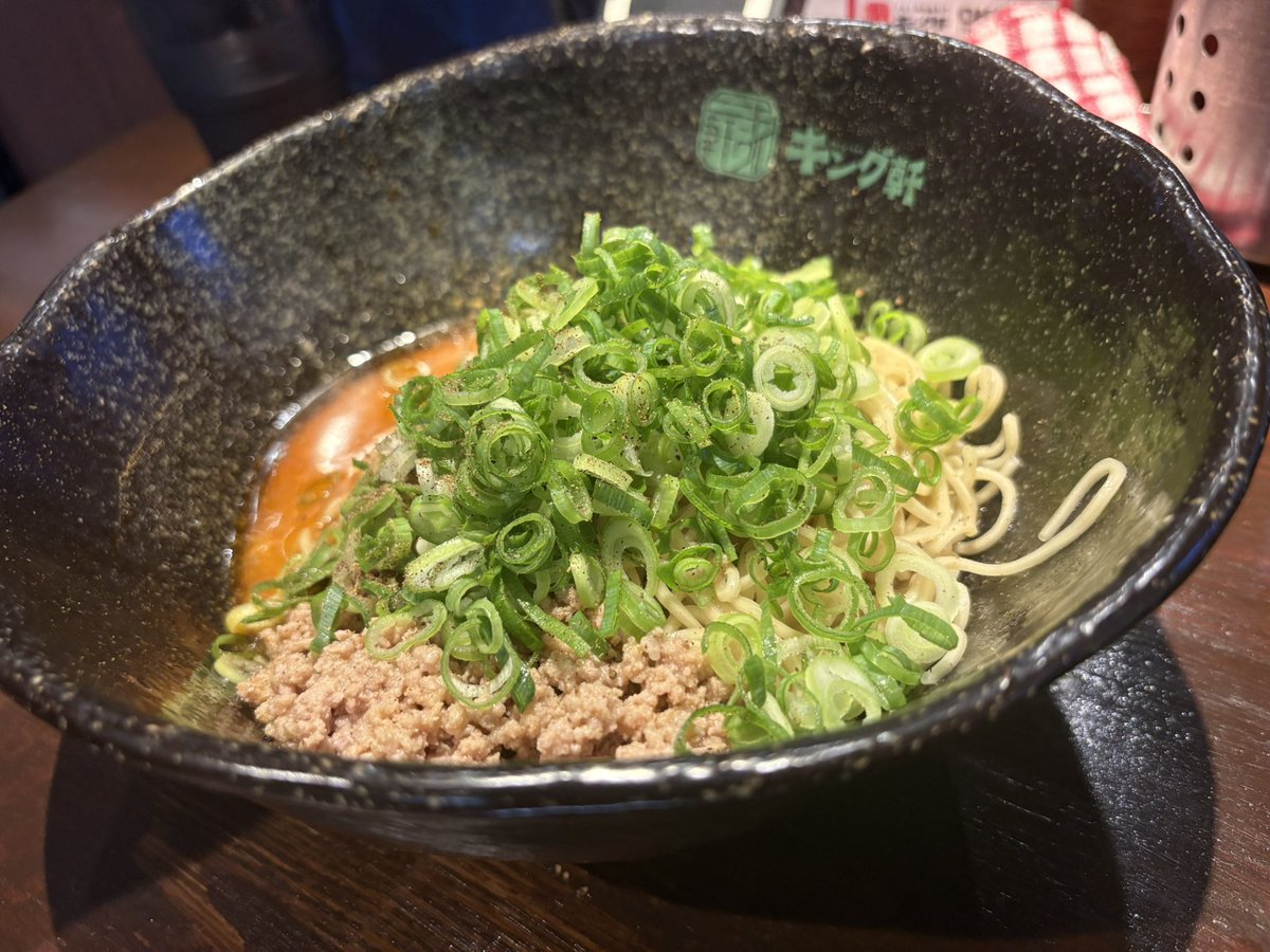 Bvrzu80Y9's tweet photo. 1年ぶりの汁なし担々麺
あの伝説のね◯@音羽さんが奢ってくれた。
やっぱりルフィ取る人は違うな https://t.co/BicVudx8Ma
