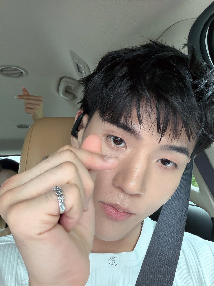 4SominAndBM's tweet photo. [🫧] 260718 14:47 KST
♣️:

"Sending a selfie from the content schedule"
" I'm eating well"
"Are Hidden KARD  eating well??" https://t.co/uVc8mtvZRB