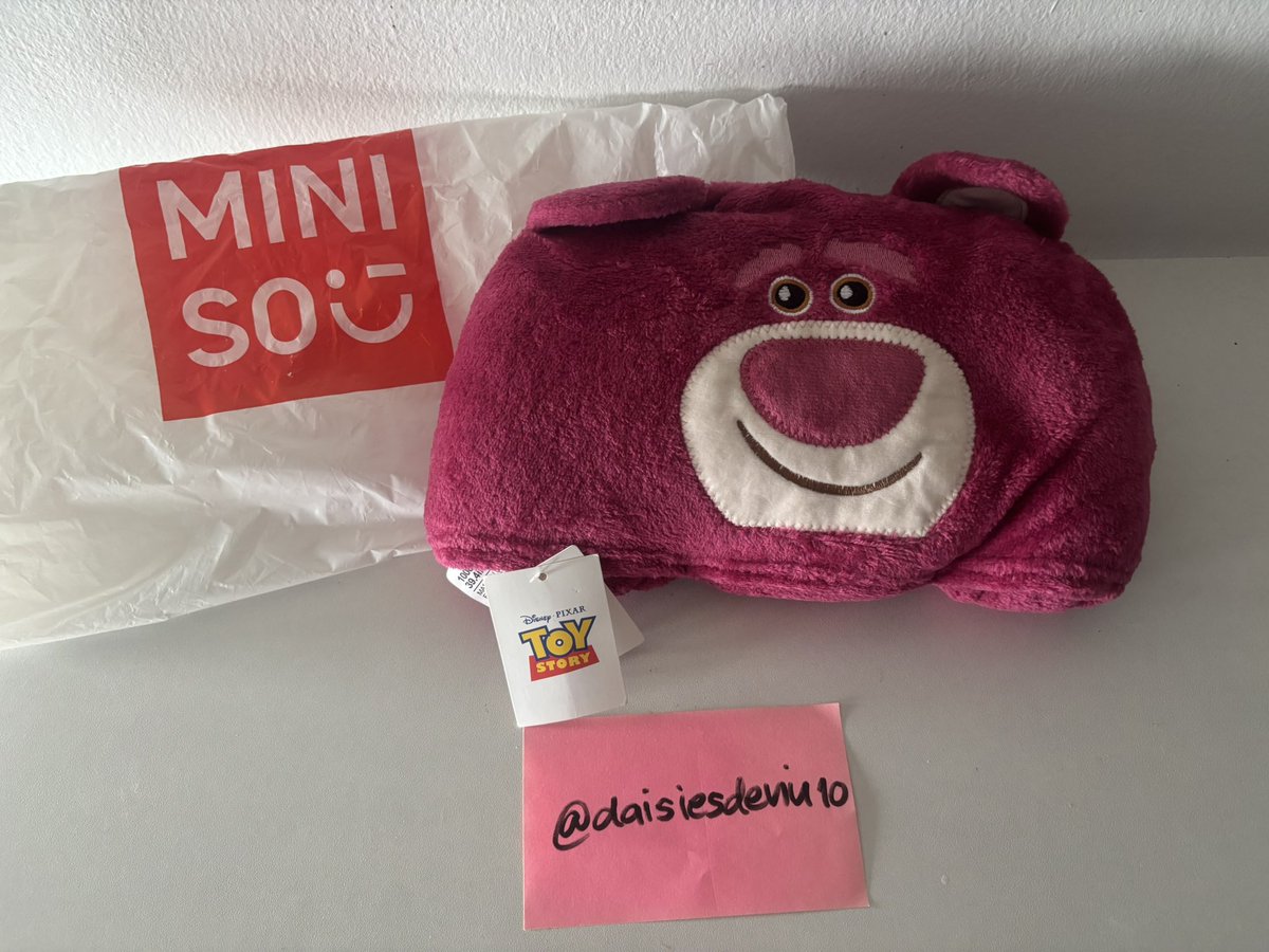 daisiesdevin10's tweet photo. ส่งต่อผ้าห่มคลุมหัว Lotso ToyStory x MINISO

🏷️ ส่งต่อ ฿120 รวมส่ง ไม่เคยใช้เลยค่ะ มีป้ายอยู่ครบ

#ส่งต่อของใช้ #ส่งต่อหนังสือ #ตลาดนัดมือสอง #ส่งต่อของใช้มือสอง #ส่งต่อเสื้อผ้ามือสอง #ส่งต่อเสื้อผ้า #ส่งต่อกระเป๋า #กระเป๋าเดินทาง https://t.co/Uh93OkKg3y