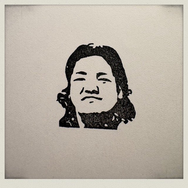 koz_chika's tweet photo. 二子山部屋の髙原さんを彫りました。
今場所も勝ち先行ですね。
このままどこまで負け越し知らずで行けるのか、ワクワクが止まりません😆

#消しゴムはんこ　#髙原　#二子山部屋 https://t.co/5IxfjMjza9