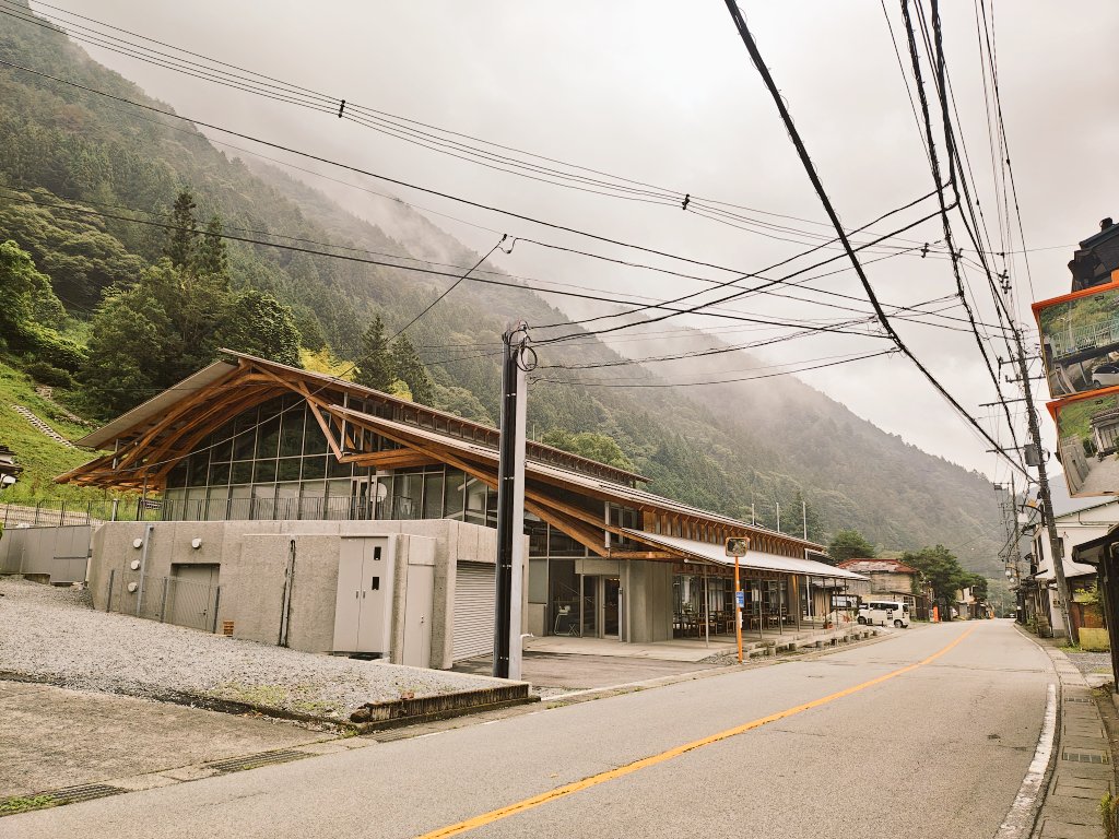 yuuki_maxio's tweet photo. バスに揺られて、終点・丹波山村に到着！
この2日間で丹波山村を歩いてまわってみたいと思いますー🚶 https://t.co/4zOvFSulDB