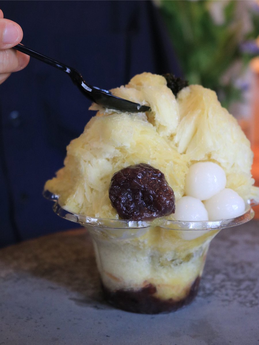 chagama16's tweet photo. 『煎茶かき氷』

茶氷🍧の販売が始まっております

台湾かき氷のように波打つとろとろのかき氷に、
茶葉🍃を漬け込んだシロップをたっぷりかけております

今年は
・アイス🍨
・白玉
・茶葉🍃
・あんこ
のトッピングができ、カスタマイズできます✨

ご来店お待ちしております🙇‍♂️ https://t.co/bQXUOuunLT