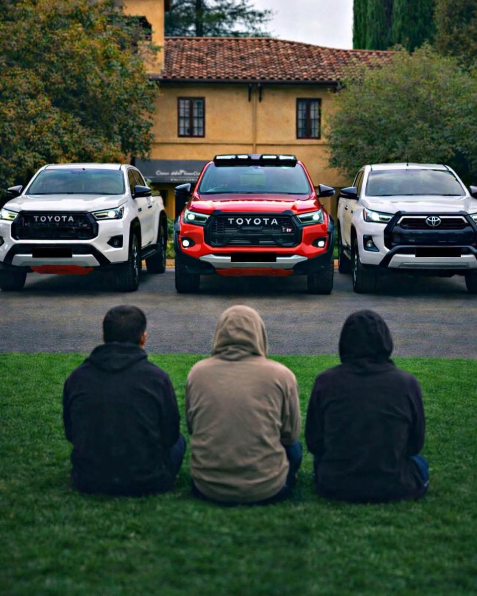 Shikonekeni_'s tweet photo. Three Hiluxes. Zero recovery ropes needed. https://t.co/4kFT4G3ZJy