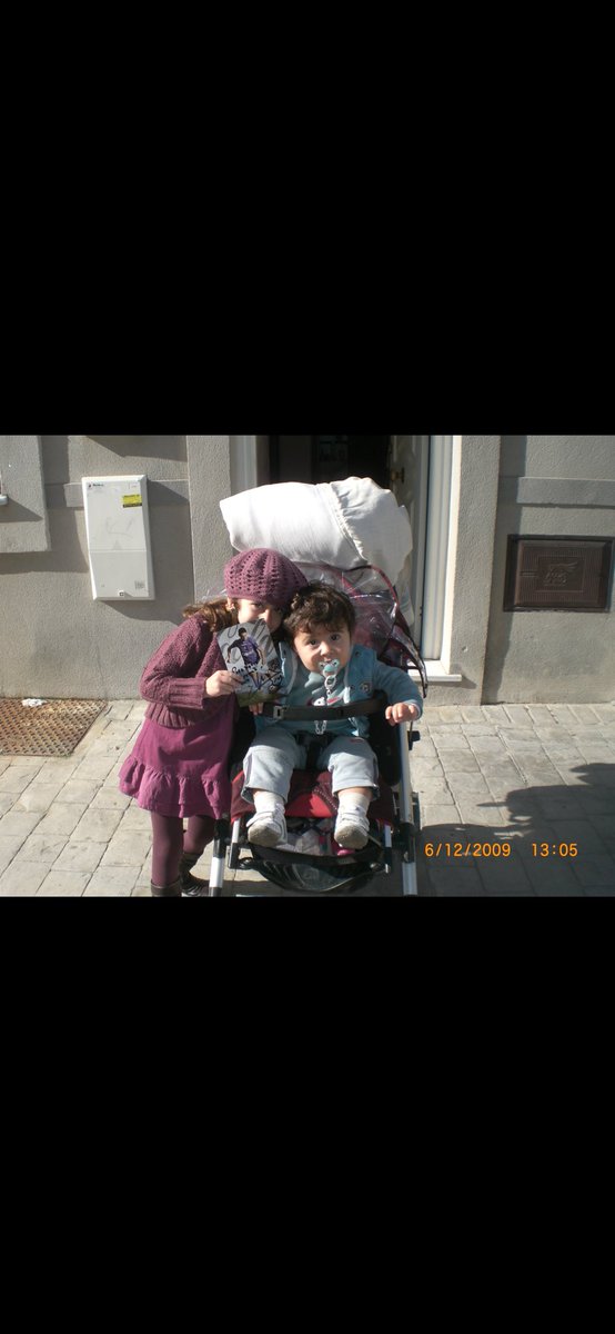 martavegaa_'s tweet photo. Hoy es el cumpleaños de mi mitad, mi compañero de vida. Que bonito es verte crecer y compartir la vida contigo. 
Por seguir disfrutando de nuestro xerez juntos y verte crecer toda la vida.
Felices 18 añitos al bebe de su hermana. Te amo más que a mi vida💙 https://t.co/m4nsm6wVoc