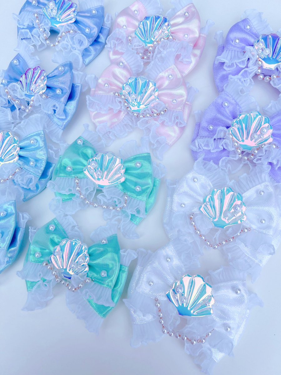 ozrissa's tweet photo. 🧜🏻‍♀️🫧 mermaid jewel ribbon ヘアクリップ 🫧

今年も人気の mermaid jewel ribbon ヘアクリップ が登場です♡

オーロラに輝くシェルパーツとパールをあしらい、海のきらめきをぎゅっと閉じ込めたデザインです🐚✨

今年は新色の「ミントカラーをお作りしました💚🏝️
爽やかで夏らしいカラーが、マーメイド気分をさらに引き立ててくれます🌊

お洋服やヘアアレンジのアクセントにはもちろん、左右セットで付けてもとっても可愛いアイテムです🎀

こちらカワスタさんに、本日追加納品いたします✨🐚