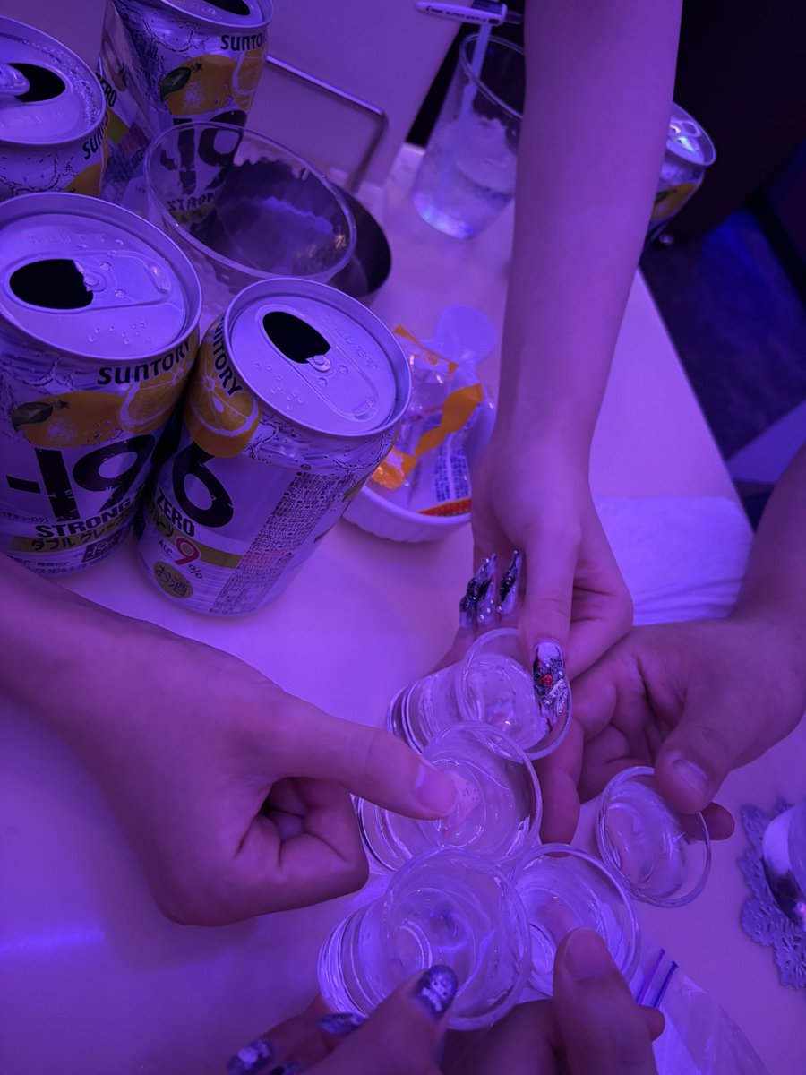 Hanabi_0729's tweet photo. 昨日もたくさんのご来店ありがとうございました！！！イベント前でまったりかと思ったらそうでもなくてたくさん飲めて幸でした🧡旅行中お酒全然飲んでなかったからお酒飲めるようになりました🙇‍♀️いつまで飲みべ高くなるかな、、、、🤔 https://t.co/o7N6xwOalE