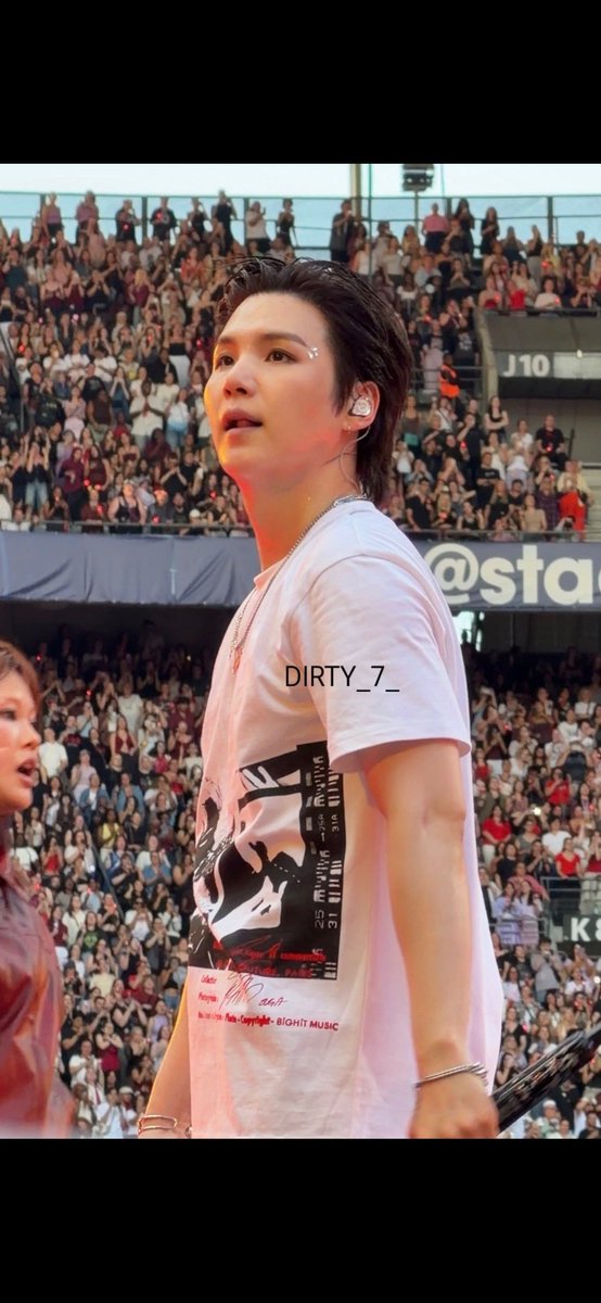 sakinayoongi's tweet photo. Yoongi was wearing a custom tshirt "Photographic Negative Print" from Givenchy which featured his photo, name (SUGA) and signature printed on it https://t.co/xjtnWHc8re