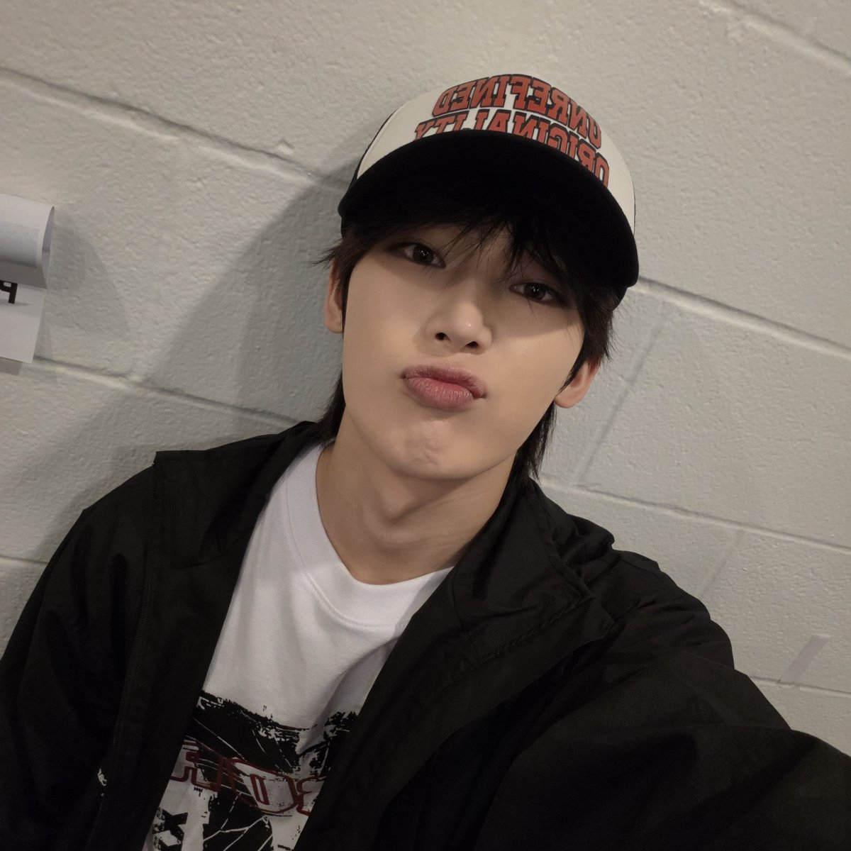 AsiaEnhypen's tweet photo. DM | 260718

#SUNOO sent a DM 💌

- Hi~~ Today went well too, and everything wrapped up safely.
- [sent a gift photo]
- An after-work selca hehe
- I’m going to shower and be back hehe
- I took it with my favorite hat kekeke 
- See you later.
- I’m back from my shower.
- It’s already 12 o’clock~~
- I’m going to bed. ㅠㅠ
- [sent a voice message] “I’m going to sleep first.”
- Oh my gosh, my stomach growled and it got recorded.
- I thought it was funny, so I sent it kekekekekeke
- You heard it, right? kekekekeke
- Ah, whatever kekekeke
- See you tomorrow~~

#김선우 #ENHYPEN #엔하이픈 @ENHYPEN_members @ENHYPEN