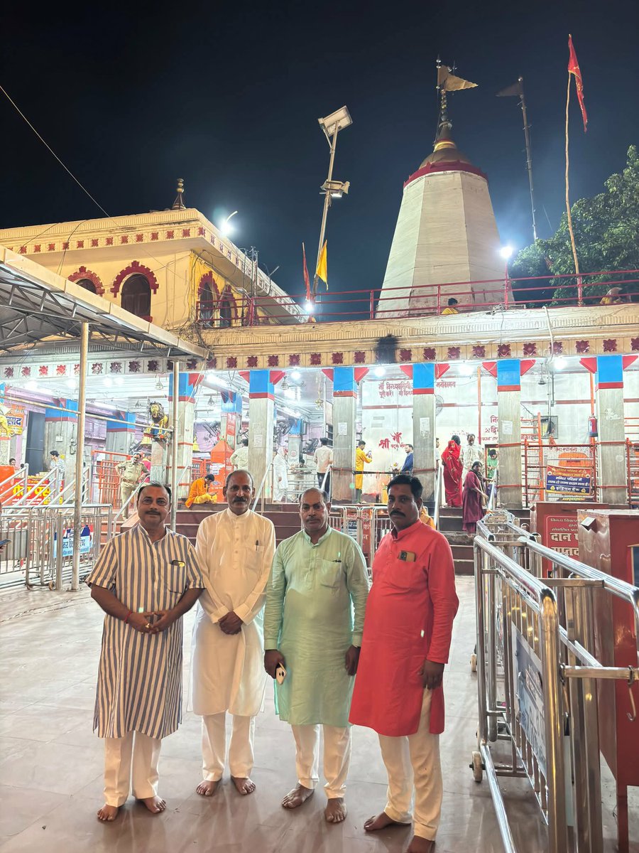 Preetpal_cg's tweet photo. ॥ जय माँ विंध्यवासिनी ॥ 🙏🚩

आज परम सौभाग्य से मिर्जापुर स्थित माँ विंध्यवासिनी धाम में माँ भगवती के पावन दर्शन एवं पूजा-अर्चना का अवसर प्राप्त हुआ!
माँ जगदम्बा की असीम कृपा से मन को अद्भुत शांति,शक्ति और सकारात्मक ऊर्जा की अनुभूति हुई! https://t.co/eimpHSoH9u