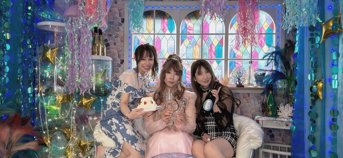 BitchMatsuda's tweet photo. 出勤前にRAARさんのキャバBirthdayキャンペーンにて、岡本めぐみ先生と有馬さんのHappyBirthday✨✨
非日常の中で、貴重なお時間ありがとうございます✨#RAAR https://t.co/1UIf7nmPLB