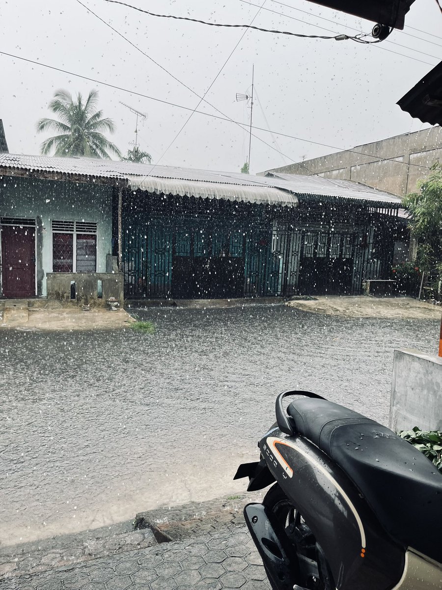 cuyamonzil's tweet photo. rain https://t.co/54Cl3YAS9w
