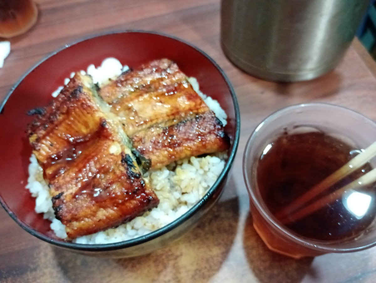 swordmasterT's tweet photo. 宇奈とと　Wうな丼ご飯大盛　¥1200
なかなかウマい https://t.co/CMXV3Uj1lx
