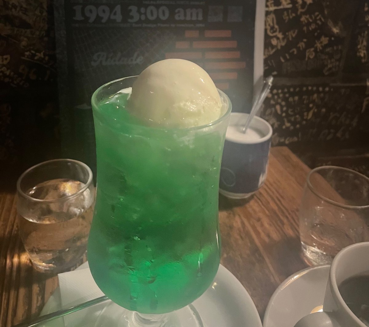 y_cinnamon_'s tweet photo. 犬千代さんのフリーペーパーを頂いてきました。
所定の場所に設置されていなかったので、店員さんに出して貰いました
後程、ゆっくり読ませて頂きますね。

#小沢健二
#ozkn
#小沢健二ファンに捧げるフリーペーパー https://t.co/0Ak4UHQrbt