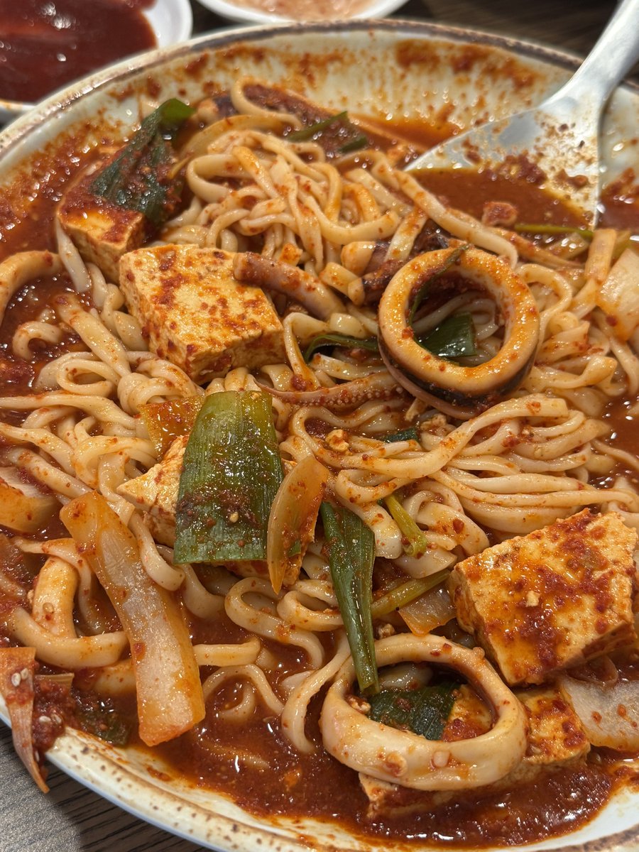 nvrsznvr's tweet photo. 대전 대원칼국수
문동주 맛집이라 그래서 갔는데 역시 믿고 먹는 야선 맛집... 수육이 진짜 야들야들야들야들... (두루치기는 굳이 안시켜도 될 것 같고 칼국수랑 냉비빔칼국수랑 수육⭐️⭐️⭐️⭐️⭐️을 꼭 드세요 https://t.co/hjqeArzPYs