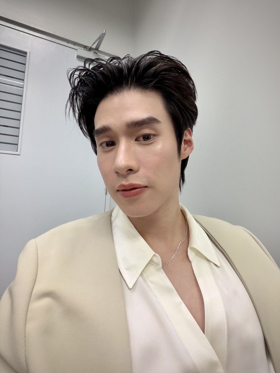 FlowerBoyTH's tweet photo. วันนี้ใครมาเจอกันหน้างานบ้างค้าบบบ 🐰🙌🏻
.
ส่วนคนทางบ้านก็คิดถึงนะ 🤭

#HaierxPeakPeemapol
#peakpeemapol #พีคภีมพล https://t.co/hPjNMXKf2u
