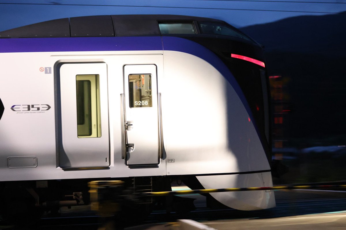 genki80001919's tweet photo. 📷️　(7月17日)

篠ノ井線
特急信州3号　長野行き　3両
E353系　S208編成

#篠ノ井線
#特急信州
#特急信州3号
#E353系 

撮影機材
CanonR7+SIGMA50-100f1.8Art
#Canon
#EOSR7
#CanonEOSR7
#EFEOSR 
#SIGMA
#50100mmf18
#50100mmf18Art
※自動水平機構有

撮影日・令和8年7月17日 https://t.co/ODcAFadB9g