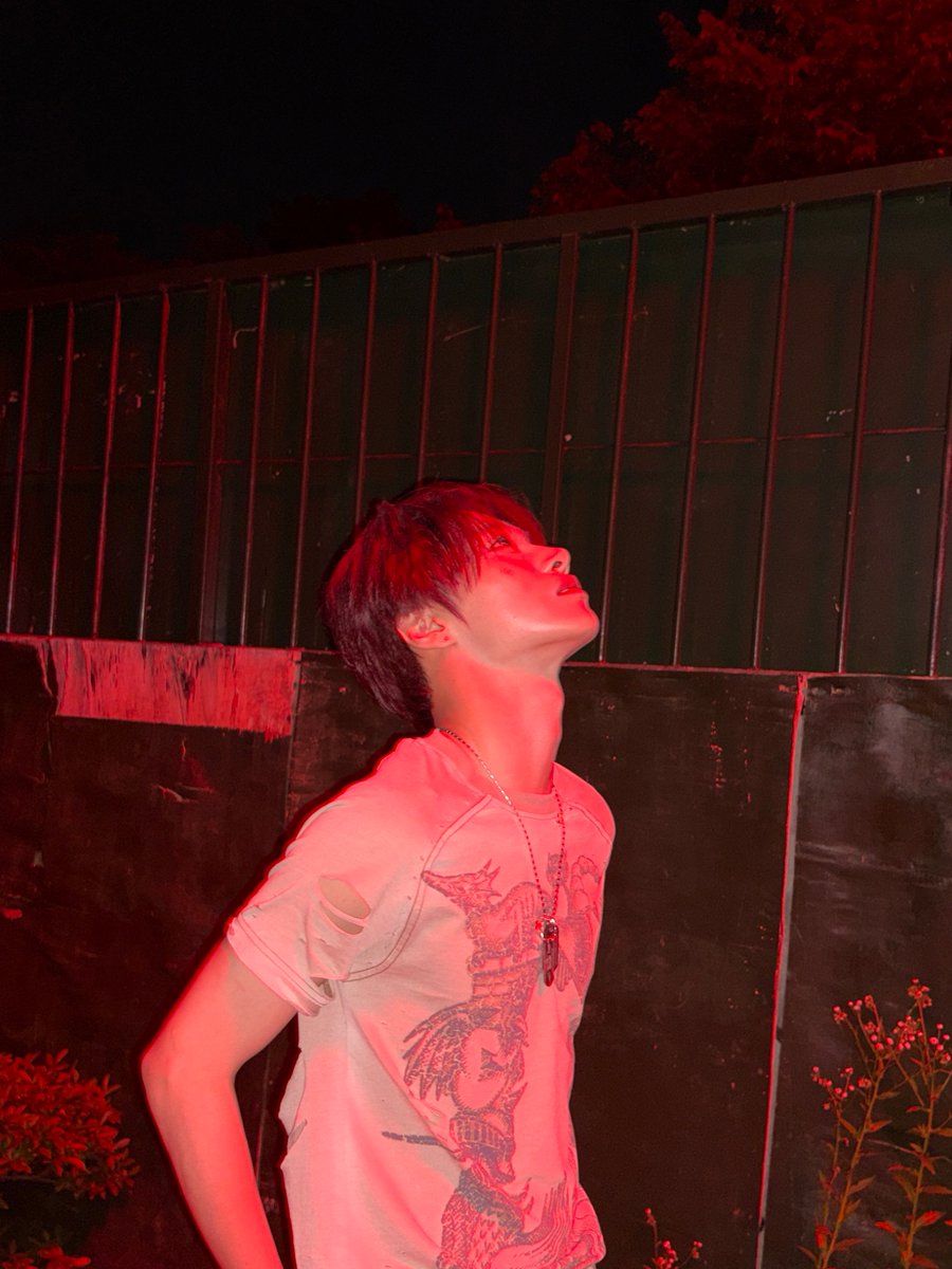 idntt_cosmo's tweet photo. 빨간 밤❤️‍🔥

#idntt #아이덴티티 
#unevermet #남지운 #namjiwoon https://t.co/43TGo922c5