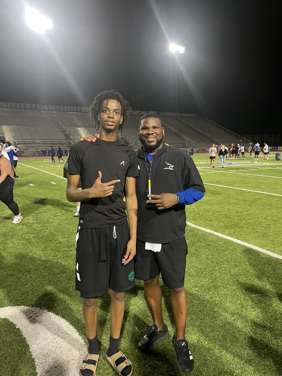 DamonSmith36049's tweet photo. Had a great experience at @JavelinaFB 
Thanks for all the coaches that help me better my game @CoachJm0 @coachscottparr8 https://t.co/hs41Um4JGk