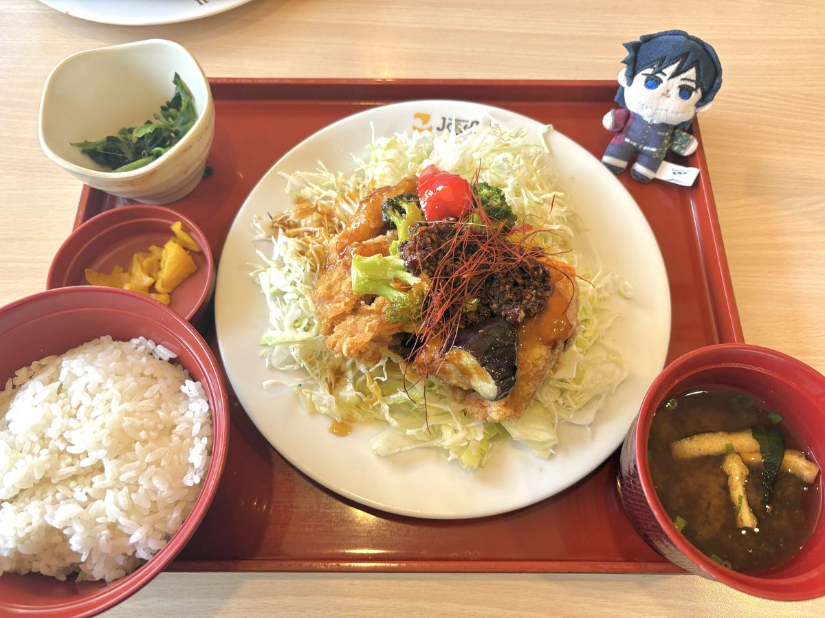 Naokntn's tweet photo. 息子とジョイフルデート🤣💙

二人でご飯を食べて、締めにかき氷🍧✨

…のはずが🤣

クリアファイルのランダムがやめられなくて、最後の最後に三種盛り合わせまで注文😂😂

全部とっても美味しくいただきました😋💕

#鬼滅の刃ジョイフルコラボ https://t.co/3S1smDmQnP