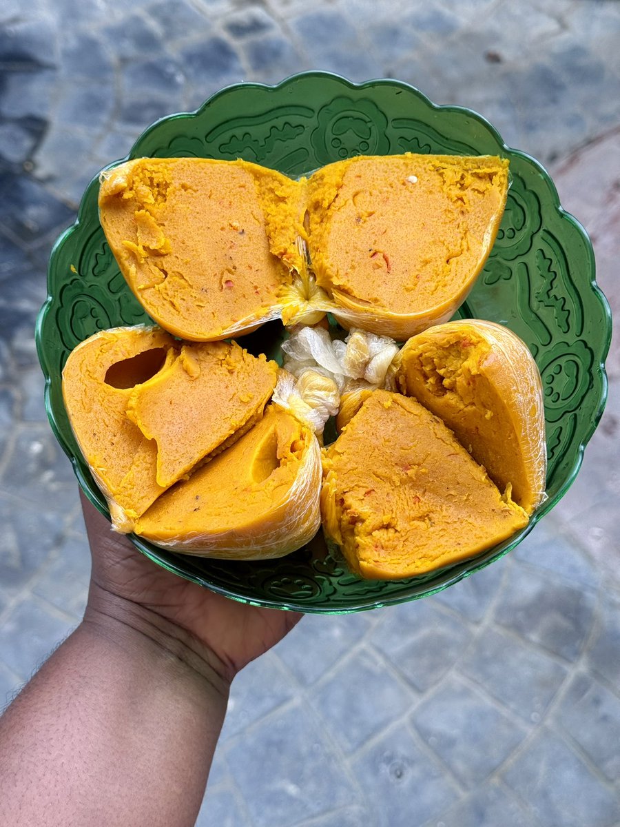 bubuski130's tweet photo. Akara and okpa we grew up making from scratch and having for breakfast every Saturday morning is what i will find difficult to make? Made the Okpa before living for work sef https://t.co/mQbR1EfM56
