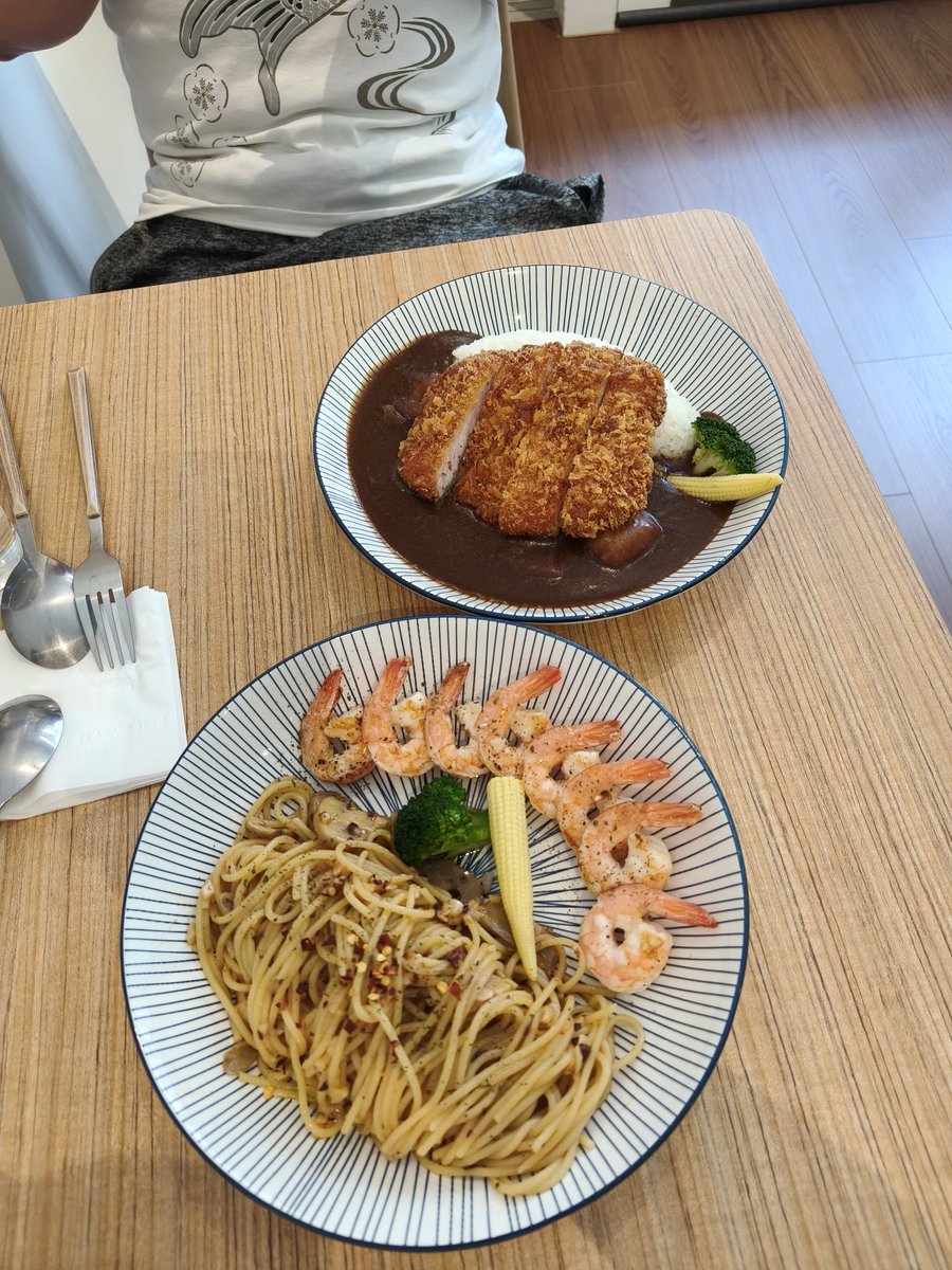 Cherriechien1's tweet photo. 昨晚福寶靠著媽媽睡了一會兒
很感動
畢竟他不親人
大���是知道媽媽這兩天股票賠了不少錢吧
還是要努力維持吃好睡好
迎接下週一的血洗
我好害怕....😭 https://t.co/unnbfORFr8
