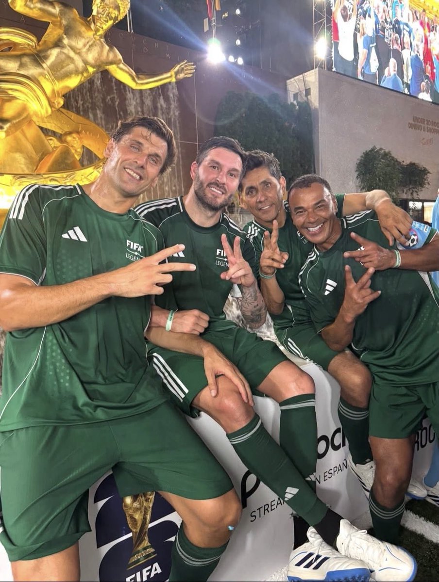 arath_drake5's tweet photo. Es realmente admirable el círculo amistoso que maneja André Pierre Gignac.

Me da a pensar, que a #TigresUANL se le cerró el mundo, en no considerarlo muy seriamente para un puesto deportivo.

Los fichajes que pretendería la U de Nuevo León, serían alentadores.

Gerardo Torrado, pues está de adorno....